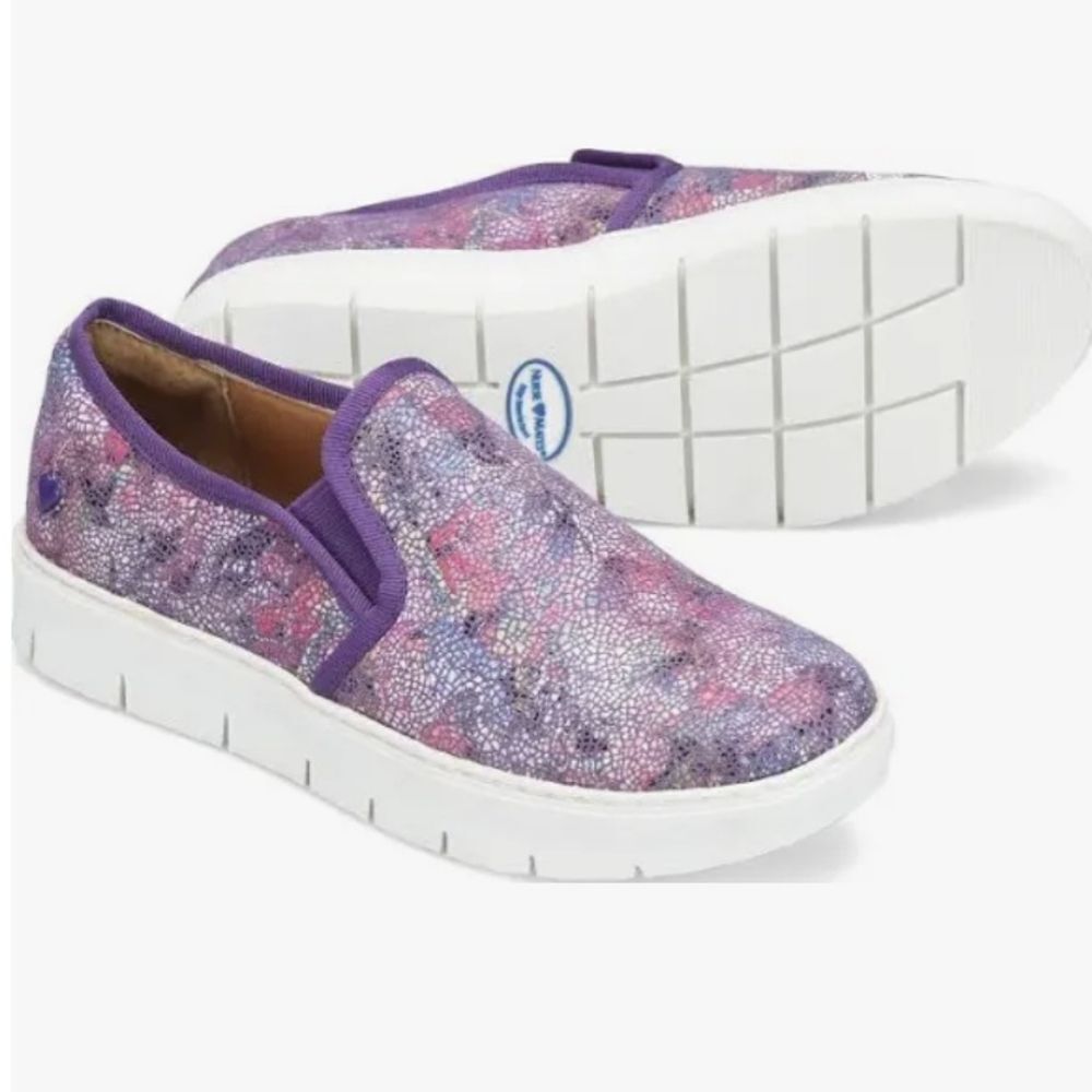 🤒Nursemates Adela slip on shoes. Genuine Leather, Size 8